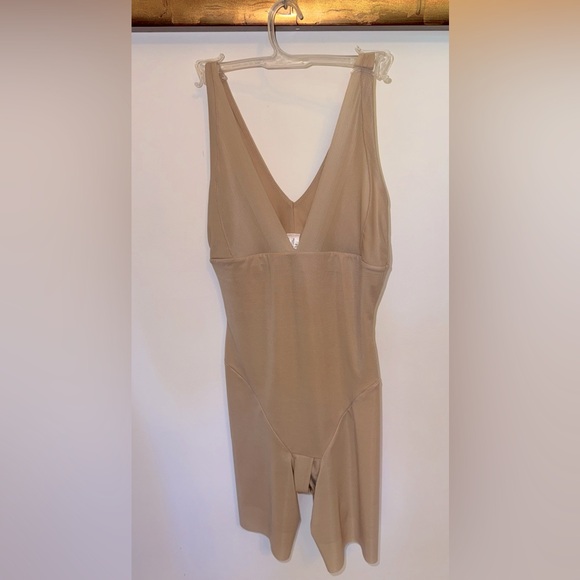 NWT - FLEXEES Shaping MID-THIGH BODYSUIT size M - Picture 5 of 5